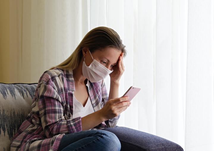 新型コロナウイルス感染症の症例数が増加する4週間前に、味覚障害、食欲不振、下痢をキーワードとする検索量が増えることがわかった......  undefined undefined-iStock