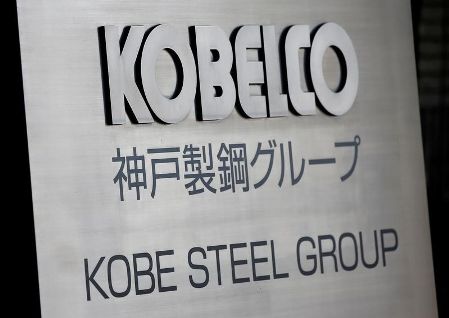 　１０月１９日、神戸製鋼所の品質不正問題で、トヨタ自動車は、品質データの改ざんがあったアルミ板について、安全性・耐久性に関する関連法規や同社の基準を満たしていることを確認したと発表した。写真は１０日、神戸製鋼グループ東京本社で撮影（２０１７年　ロイター／Issei Kato）