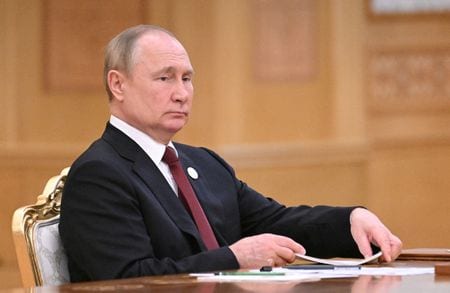 　６月３０日、ロシアのプーチン大統領は、同氏が女性ならウクライナを侵攻しなかったと述べたジョンソン英首相の発言を一蹴した。トルクメニスタンのアシガバートで２９日、代表撮影（２０２２年　ロイター）