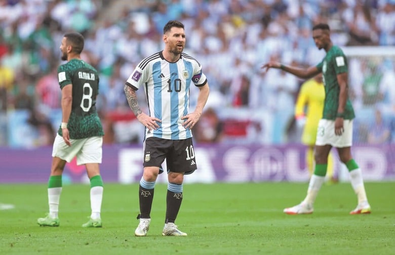 11月22日、グループリーグ第1節でサウジアラビアに敗れ気落ちした様子を見せるメッシだが   CARL RECINEーREUTERS