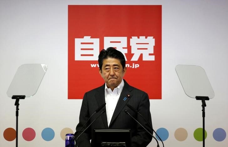 ８月１５日、安倍晋三首相は午前、自民党総裁として靖国神社に玉串料を奉納した。写真は７月撮影（２０１６年　ロイター/Toru Hanai）