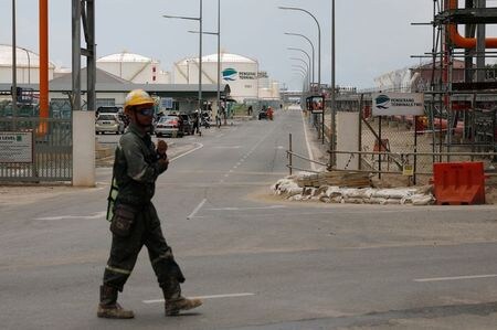 　２月１２日、マレーシア中央銀行が発表した２０１９年第４・四半期の国内総生産（ＧＤＰ）は前年比３．６％増と、１０年ぶりの低い伸びとなった。写真はマレーシアのペンゲランで昨年２月撮影（２０２０年　ロイター／Edgar Su）