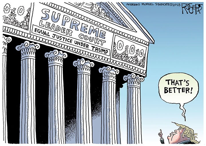 「トランプの下での平等な正義」という文言にご満悦の様子　(c)2018 ROGERS─PITTSBURGH POST─GAZETTE