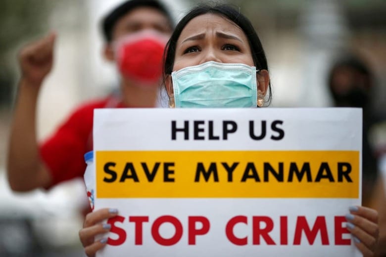 軍政の横暴に抗議するミャンマー市民　Soe Zeya Tun - REUTERS