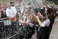 イギリスで「学生のような（質素な）生活」は、もはや死語？