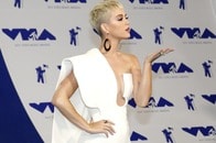 【画像】【動画】ケイティ・ペリー、ヴォーグ・ワールドでネットを沸かせた驚きの装い