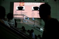 中国の裁判所が借金逃れに「恥さらし」作戦、駅で顔写真公開
