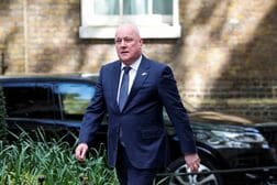 ＮＺ首相、与党議員団の信任投票で支持獲得　経済停滞や失言で人気低下
