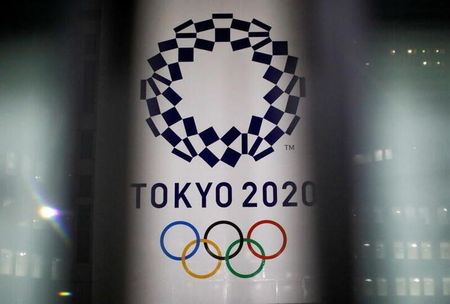 東京オリンピック・パラリンピックのテスト大会事業を巡る談合疑惑で、東京地検特捜部と公正取引委員会が２８日、独占禁止法違反の疑いで、広告大手の博報堂に新たに家宅捜索に入ったと、日本テレビなど国内メディアが報じた。写真は、東京五輪のロゴ。２０２１年１月２２日に都庁前で撮影。（２０２２年　ロイター／Issei Kato）