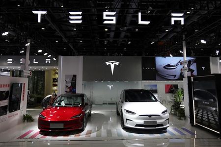 米電気自動車（ＥＶ）大手テスラはメキシコで計画している新工場について、２０２６年ないし２７年の生産開始を視野に入れている。写真は、同社のモデル３．２０２３年９月２日に北京で撮影。（２０２３年　ロイター／Florence Lo）