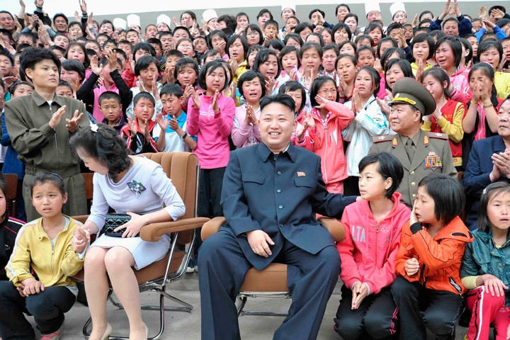 北朝鮮で「普通」の科目を学べるのは、ほんの一握りの子供だけ　KCNA-REUTERS