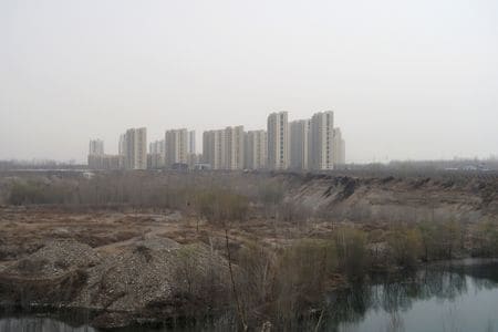 ９月１５日、    中国政府の８月の土地販売収入は２０カ月連続で減少した。タク州市で２０２１年３月撮影（２０２３年　ロイター/Lusha Zhang）