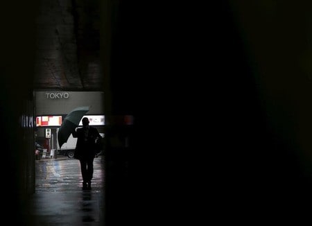 　１２月１９日、日本で働く多くの勤労者が、長時間労働に直面し、一部の時間外勤務では賃金不払いが常態化している例もある。都内で３月撮影（２０１６年　ロイター/Yuya Shino）