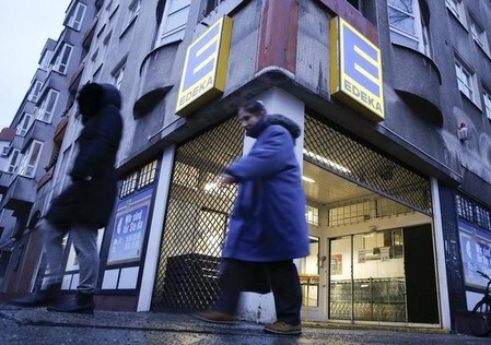 １月３日、昨年１２月の独消費者物価指数は、ＥＵ基準（ＨＩＣＰ）で前年同月比１．７％上昇し、３年５カ月ぶりの大きな伸びとなった。写真は昨年１月ベルリンで撮影（２０１７年　ロイター/Fabrizio Bensch）
