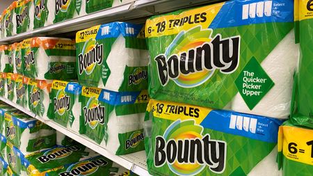 ７月２９日、米日用品大手プロクター・アンド・ギャンブル（Ｐ＆Ｇ） は、通期の業績見通しが概ね市場予想を下回るとの見通しを示し、米国内で一部製品の価格を引き上げると発表した。写真はカリフォルニア州で２０２１年４月撮影（２０２５年　ロイター/Mike Blake）