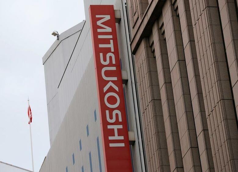 三越伊勢丹ホールディングスは、2021年3月期の業績予想の開示を見送った。写真は都内で2018年1月撮影（2020年　ロイター／Kim Kyung Hoon）