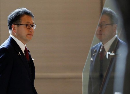 　４月１７日、世耕弘成経済産業相は、閣議後の会見で、１６日に都内で行われた日中ハイレベル経済対話において、知的財産権保護が実効的かつ内外無差別に行われるよう中国側に求めたことを明らかにした。写真は首相官邸に到着する同経済産業相。昨年８月撮影（２０１８年　ロイター／Toru Hanai）