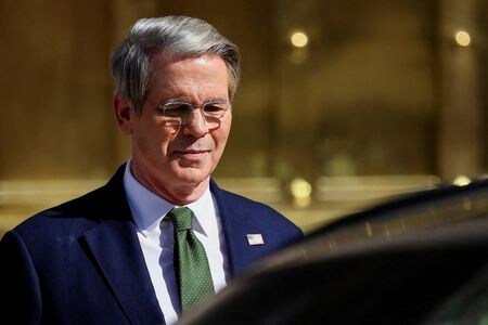 　トランプ米政権（共和党）のベッセント財務長官（写真）は１８日、傘下の内国歳入庁（ＩＲＳ）長官代行にマイケル・フォークエンダー財務副長官が指名されたと明らかにした。写真は１４日、アルゼンチンで撮影（２０２５年　ロイター/Agustin Marcarian）