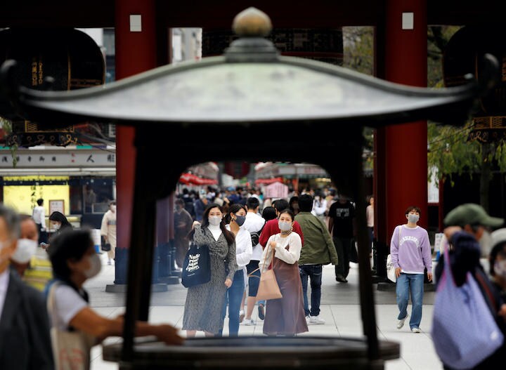 一見成功しているようでも、実は自分の首を絞めていることに観光業界は気づかないのか（10月13日、東京・浅草） Issei Kato-REUTERS