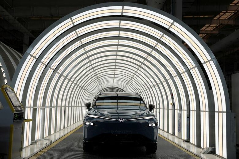 写真はフォルクスワーゲンのEV「ID. UNYX 08」。2026年2月、中国安徽省合肥市にある工場で撮影。REUTERS/Florence Lo