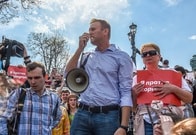 「プーチン皇帝」に反対した野党指導者と参加者1600人が拘束