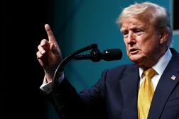 トランプ氏が「共産主義」に2週間で81回言及、中間選挙にらみ民主にレッテル貼り