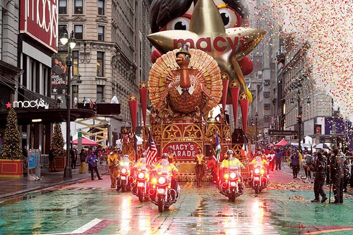 2020年　同じこの年は新型コロナウイルスの影響でパレードは無観客で、テレビ用映像も事前に撮影された　Peter KramerーNBCーNBCU Photo Bank／Getty Images