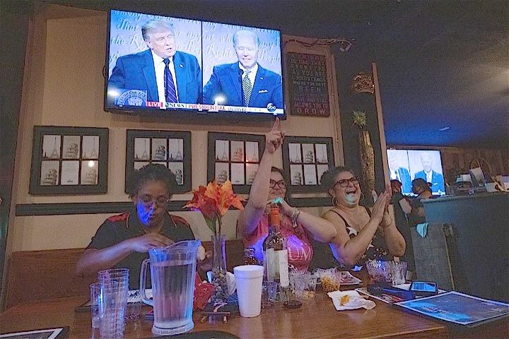 米大統領選の第1回テレビ討論会で両候補が激論を交わす中で論戦が度々中断されたことを受け、討論会を企画する米大統領候補討論会委員会(CPD)は30日、今後は秩序立った討論が行えるよう措置を講じると表明した。 REUTERS/Mike Blake
