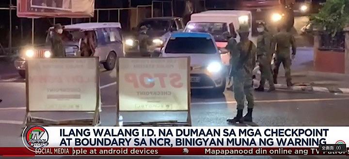 首都圏マニラに通じる主要道路には検問所が設けられ警察官が乗り入れようとする人たちの身分証明書を確認している。ABS-CBN News -YouTube