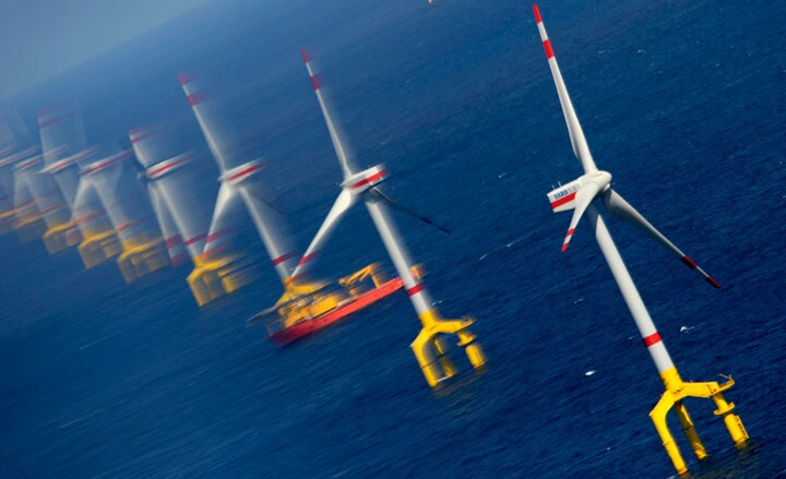 ドイツは今世紀半ばまでに電力の80％を再生可能エネルギーで賄うという野心的目標を掲げた　Fabian Bimmer-REUTERS