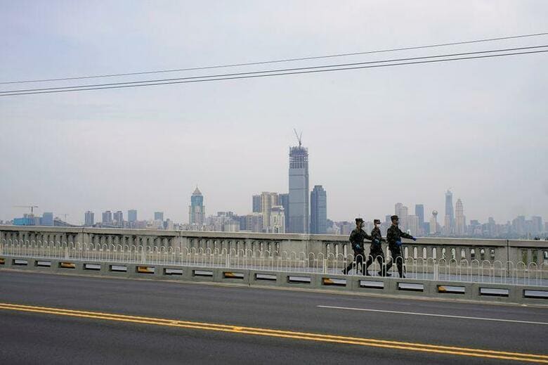中国当局は10日、東北部で新型コロナウイルスの新たな感染拡大が始まった可能性があると発表した。写真は感染の震源地となった湖北省武漢市。4月14日撮影（2020年　ロイター/Aly Song）