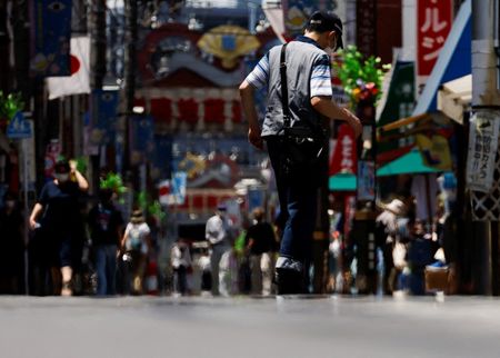 　８月１５日、東京都は、新たに２万３１３５人の新型コロナ感染が確認されたと発表した。写真は都内で６月２７日撮影（２０２２年　ロイター/Issei Kato）