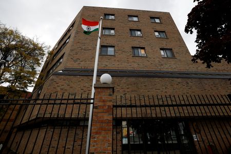 １０月１４日、カナダ政府はインド外交官６人の国外追放を決定した　写真はオタワのインド高等弁務官事務所で同日撮影（２０２４年　ロイター/Blair Gable）