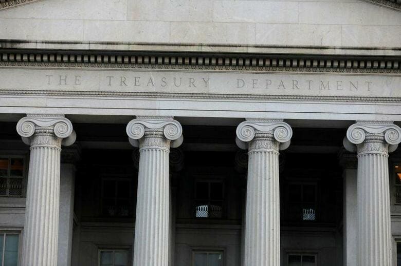 ロシア系とみられるハッカー集団が米財務省と商務省電気通信情報局（NTIA）のシステムに侵入し、内部メールを傍受していたことが、事情に詳しい関係者の話で明らかになった。写真は、米財務省の正面。2020年8月30日に撮影。（2020年　ロイター／Andrew Kelly）
