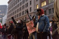 「フェンタニル」と聞いて逃げ出す警官の動画500万回再生