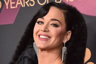 「お母さんでしょ...」ケイティ・ペリー、音楽祭での「露骨な半ケツ」に批判殺到　インスタ上で婚約者も一言