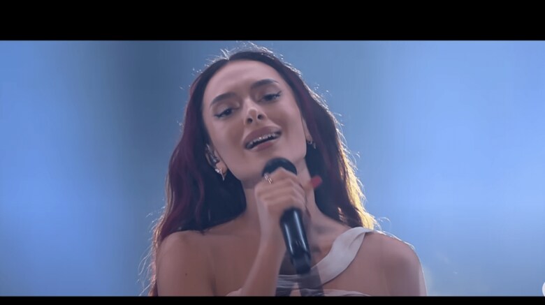 ブーイングにも負けず熱唱するイスラエル代表、エデン・ゴラン（ユーロビジョン）　Eurovision Song Contest/YouTube