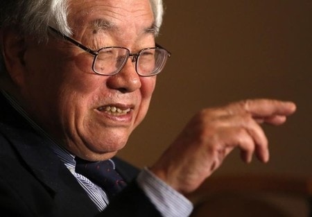 　４月７日、安倍晋三首相のブレーンで内閣官房参与を務める浜田宏一・米イエール大名誉教授はロイターとのインタビューで、雇用情勢の改善などアベノミクスは好調とし、物価上昇は鈍いものの、日銀がさらに金融緩和を強化する状況ではなくなった、との認識を示した。写真は都内で２０１４年１２月撮影（２０１７年　ロイター/Issei Kato）