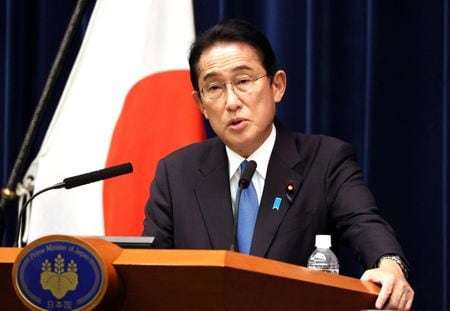 松野博一官房長官は１３日の閣議後会見で、ウクライナの越冬支援で日本が約２５０万ドルを無償供与すると述べた。写真は岸田文雄首相、資料写真、10月、代表撮影（2022年／ロイター）