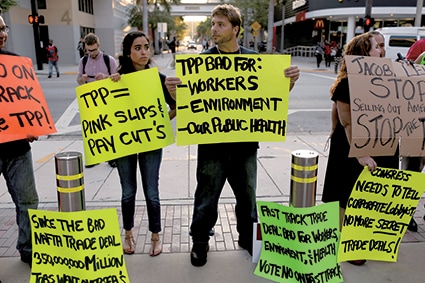 ヒラリーはTPP反対派の期待に応えて合意阻止に立ち上がるのか　Joe Raedle-Getty Images
