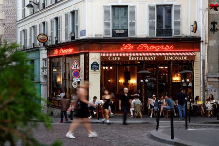 ４月４日、 Ｓ＆Ｐグローバルがまとめたフランスの３月のＨＣＯＢサービス部門購買担当者景気指数（ＰＭＩ）改定値は４８．３と、前月の４８．４から低下した。パリで２０２３年７月撮影（２０２４年　ロイター/Sarah Meyssonnier）