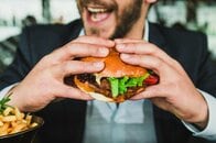 父親の食生活が赤ちゃんの体型を左右する？「超加工食品」の摂りすぎが子に与える影響