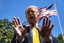 イラン戦争で大暴れするアメリカの隣で、「あの国」が自国の存在感をノーコストで高め続けている