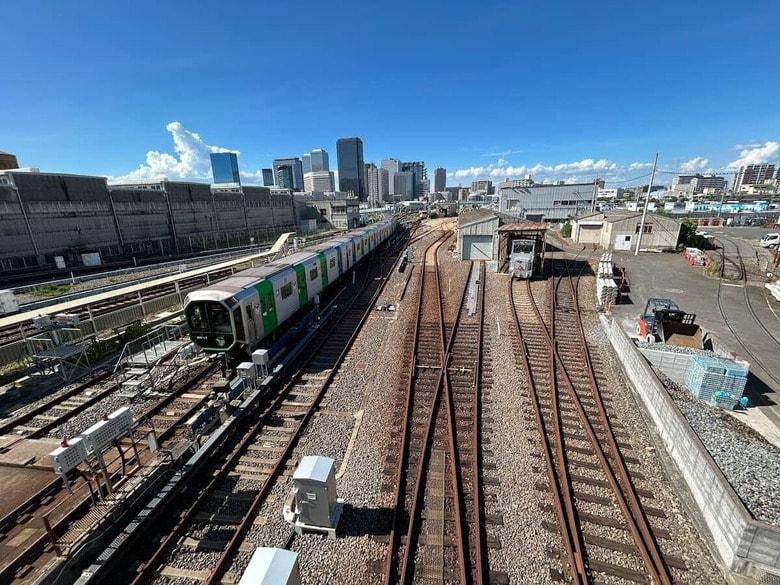 大阪メトロの検車場としては最大の敷地面積を持つ森之宮検車場。パナソニック製の「太陽光＋純水素型燃料電池」システムを導入した　Photo: Yoshitaka Nishida