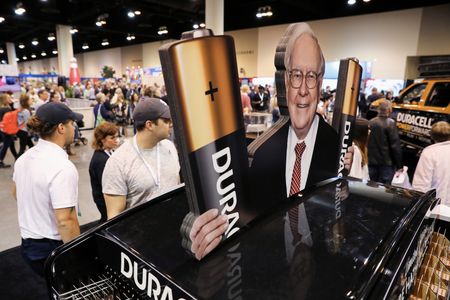 　著名投資家ウォーレン・バフェット氏が率いる投資会社バークシャー・ハザウェイが１１月５日発表した第３・四半期決算は、純損益が２６億９０００万ドルの赤字となった。写真は２０１９年の株主総会の様子。ネブラスカ州で撮影（２０２２年　ロイター/Scott Morgan）