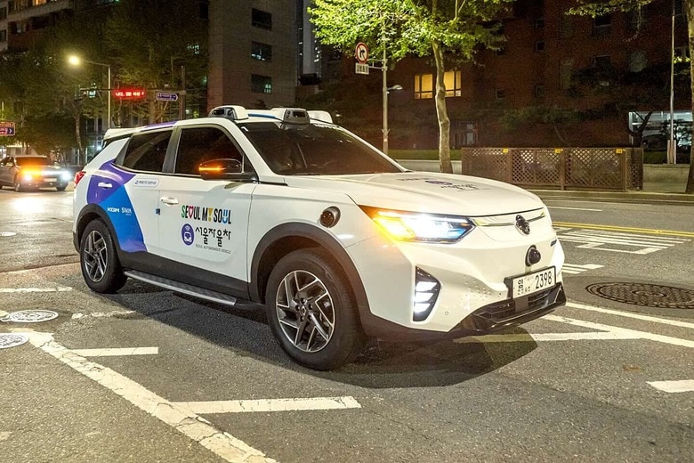 ソウル市中心部、江南区と瑞草区の一部で深夜に運行されている自動運転タクシー（写真撮影＝筆者）