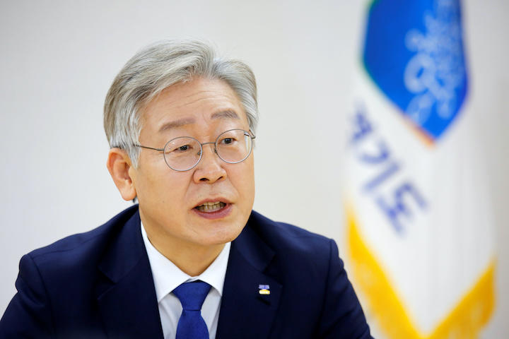 韓国与党「共に民主党」の大統領候補に選ばれた李在明　Heo Ran-REUTERS