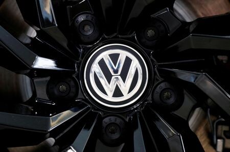 　１月３１日、ドイツの自動車大手フォルクスワーゲン（ＶＷ）は、カナダのオンタリオ州にバッテリーセル工場の建設を検討しており、州当局は投資誘致に向けインセンティブを提供している。ベルギー・ブリュッセルで２０２０年７月撮影（２０２３年　ロイター/Francois Lenoir）