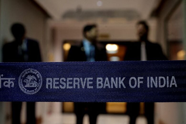 写真はインド準備銀行のロゴ。2026年8月、インド・ムンバイで撮影。REUTERS/Francis Mascarenhas