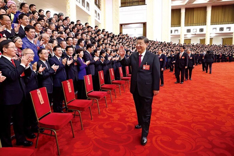 習近平は政治の権力を握ったが経済面は難問だらけ（10月23日の党大会の閉幕時）　XINHUA/AFLO